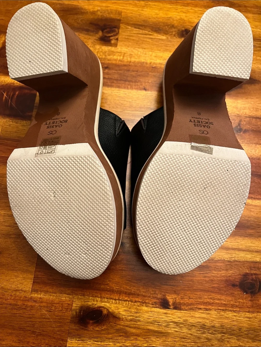 Oasis Society Women's Black Wedge Slide Sandals